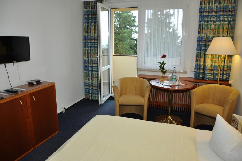 Hotel Am Wald -Garni- Elgersburg ภายนอก รูปภาพ