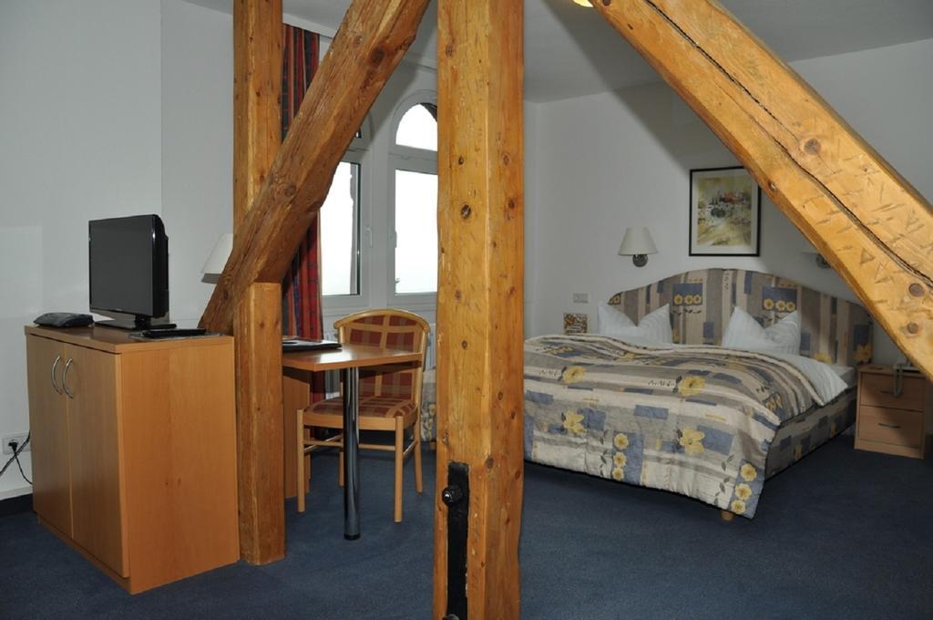 Hotel Am Wald -Garni- Elgersburg ภายนอก รูปภาพ