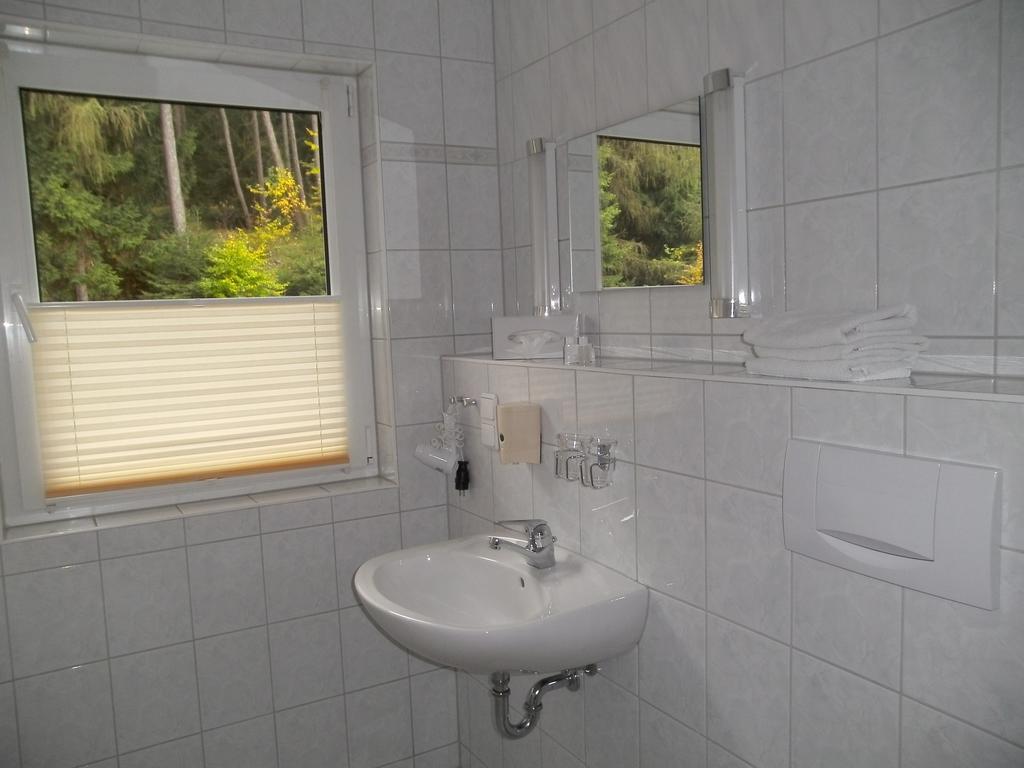 Hotel Am Wald -Garni- Elgersburg ภายนอก รูปภาพ