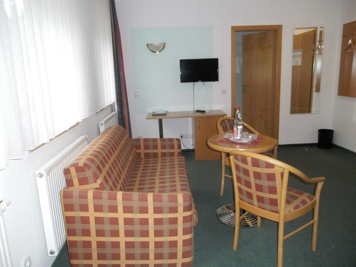 Hotel Am Wald -Garni- Elgersburg ภายนอก รูปภาพ