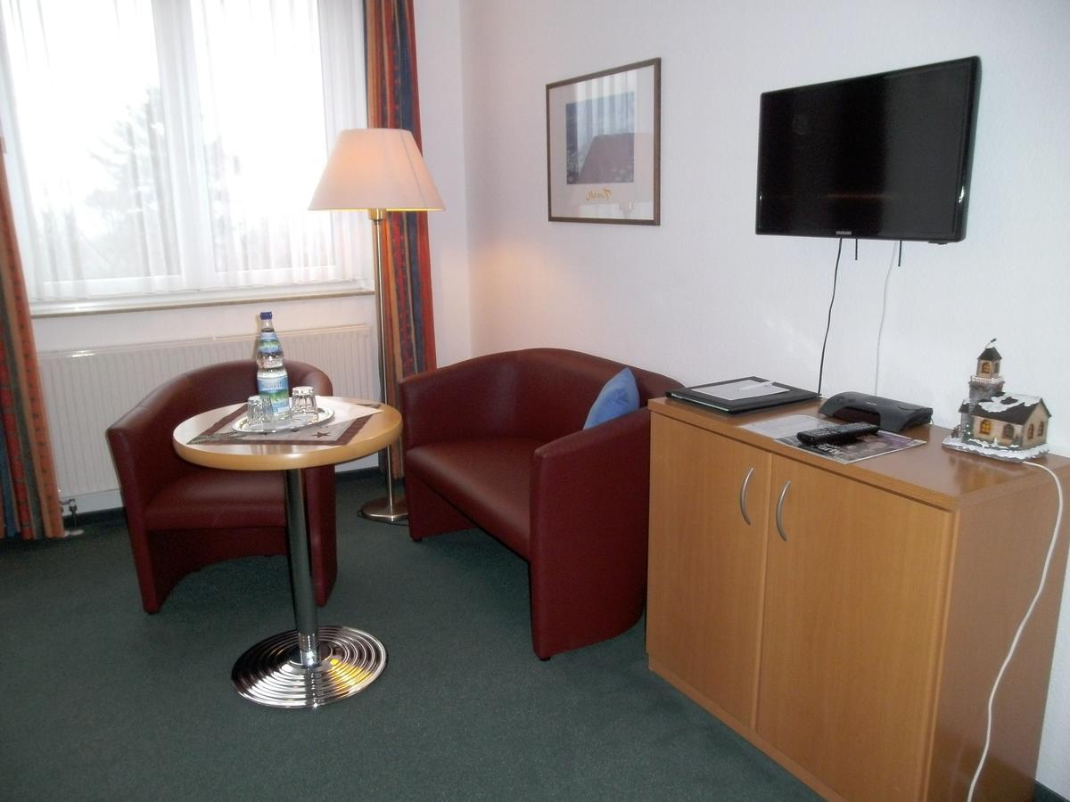 Hotel Am Wald -Garni- Elgersburg ภายนอก รูปภาพ