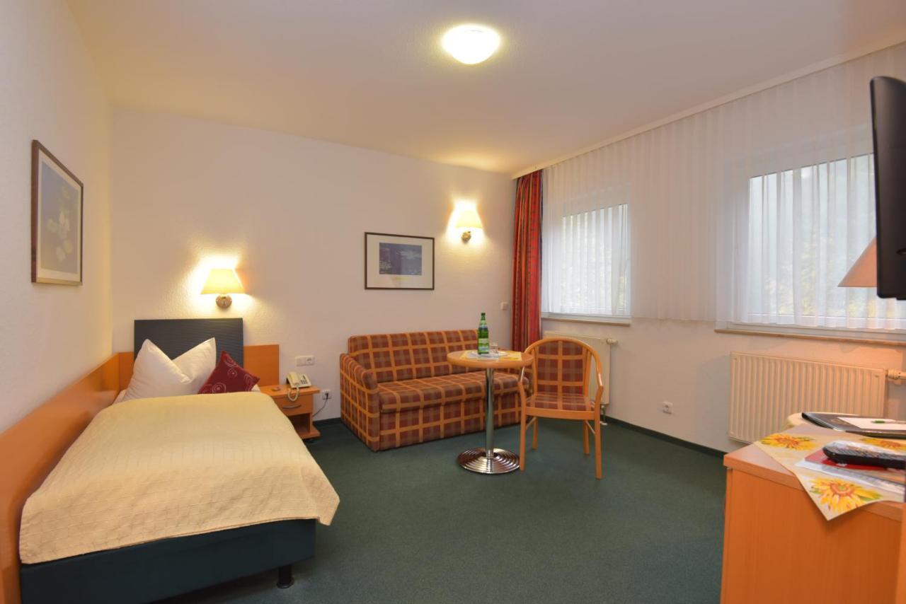 Hotel Am Wald -Garni- Elgersburg ภายนอก รูปภาพ