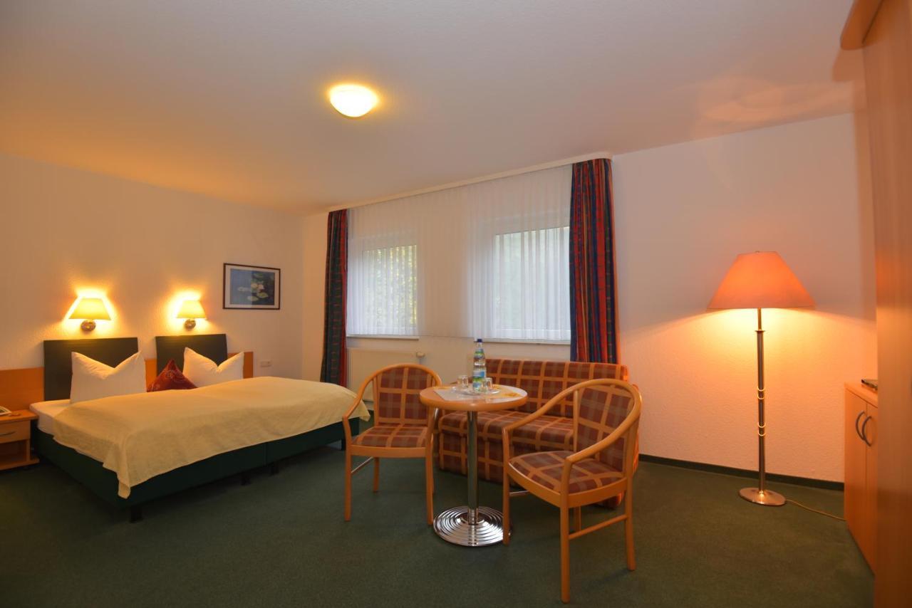 Hotel Am Wald -Garni- Elgersburg ภายนอก รูปภาพ