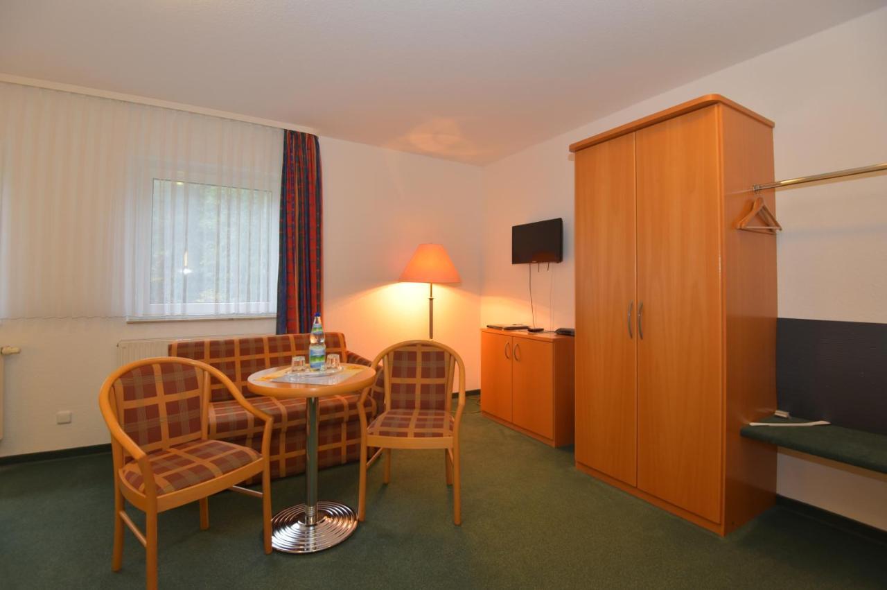 Hotel Am Wald -Garni- Elgersburg ภายนอก รูปภาพ