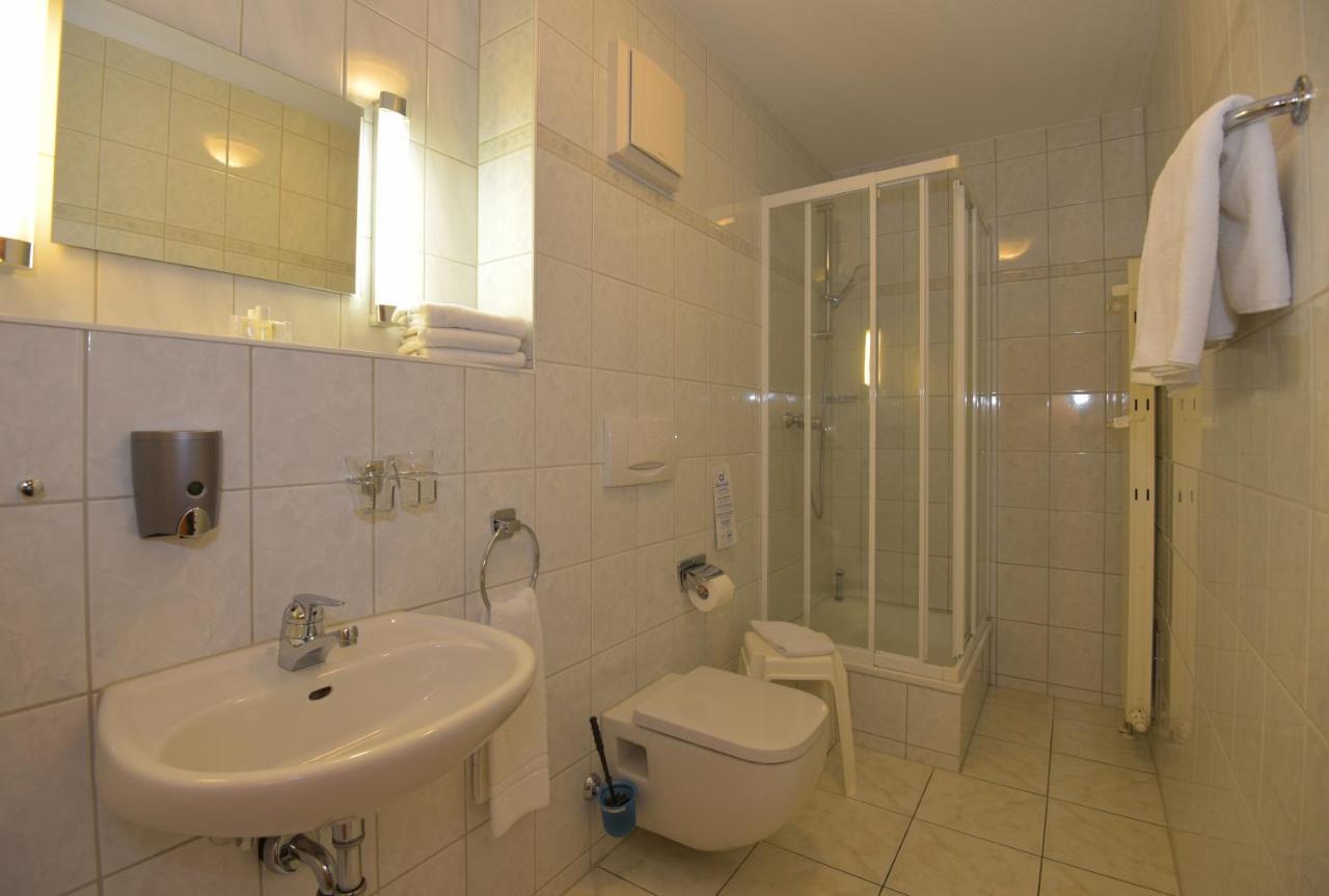 Hotel Am Wald -Garni- Elgersburg ภายนอก รูปภาพ