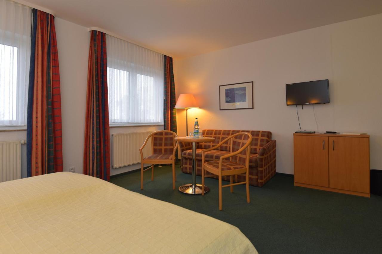 Hotel Am Wald -Garni- Elgersburg ภายนอก รูปภาพ