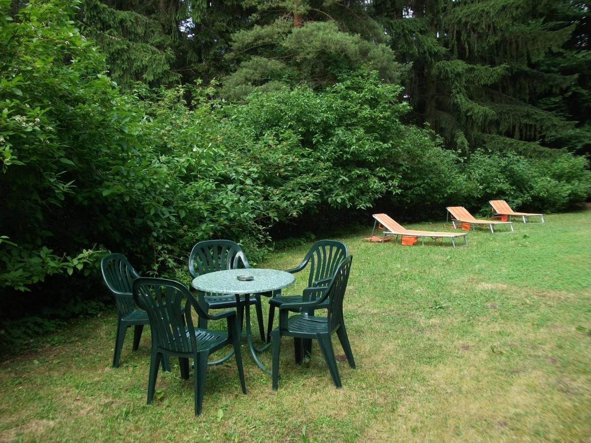 Hotel Am Wald -Garni- Elgersburg ภายนอก รูปภาพ