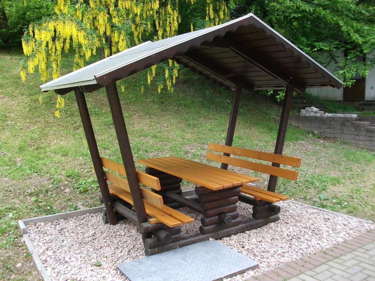 Hotel Am Wald -Garni- Elgersburg ภายนอก รูปภาพ